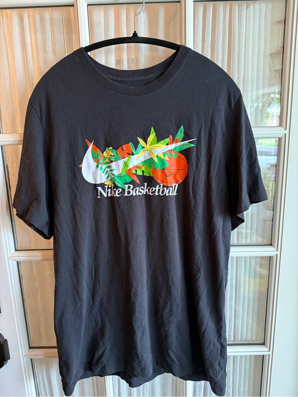 Nike Basketball Men's Black Graphic Tee Large